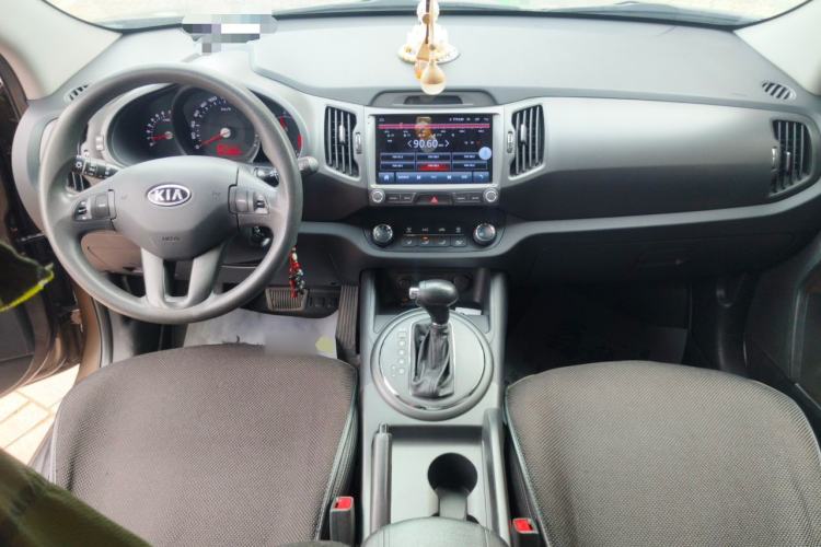 Used Kia Sportage R 2014 2.0L Automatic Two-Wheel Drive GL Center Console