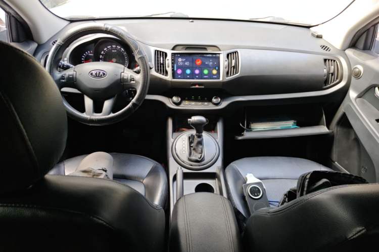 Used Kia Sportage R 2014 2.0L Automatic Two-Wheel Drive GL Center Console