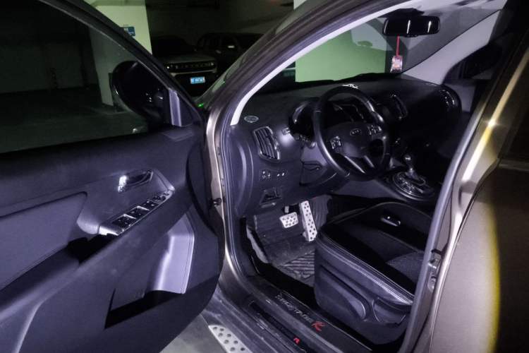 Used Kia Sportage R 2014 2.0L Automatic Two-Wheel Drive DLX Driver Seat