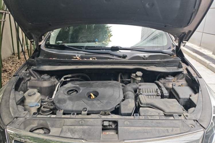 Used Kia Sportage R 2014 2.0L Automatic Two-Wheel Drive GLS Trim Engine Bay