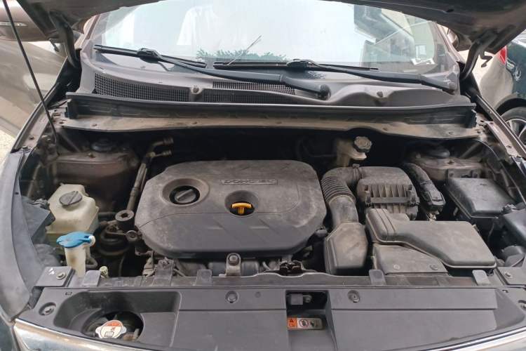 Used Kia Sportage R 2014 2.0L Automatic Two-Wheel Drive GLS Trim Engine Bay