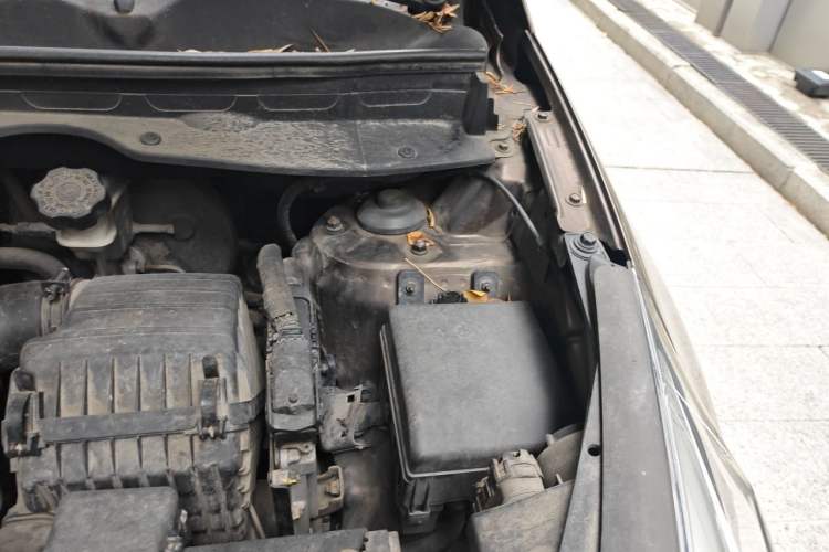 Used Kia Sportage R 2014 2.0L Automatic Two-Wheel Drive GLS Trim Engine Bay Left