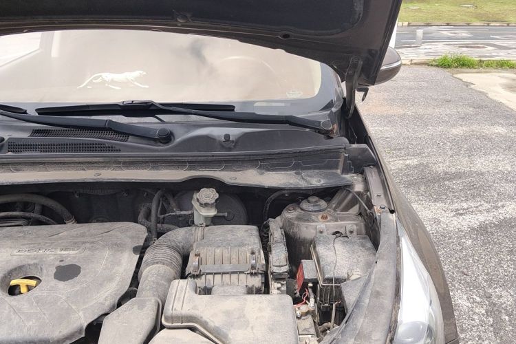 Used Kia Sportage R 2014 2.0L Automatic Two-Wheel Drive GLS Trim Engine Bay Left