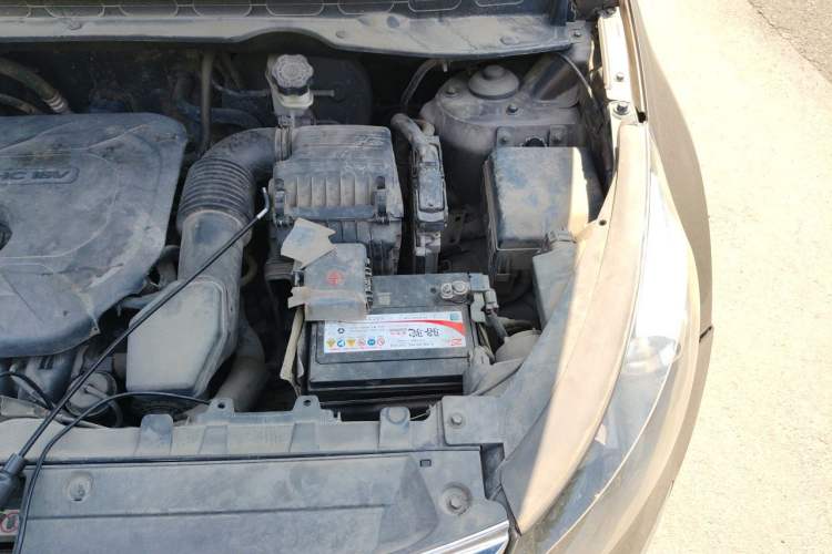 Used Kia Sportage R 2014 2.0L Automatic Two-Wheel Drive GLS Trim Engine Bay Left