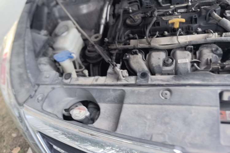 Used Kia Sportage R 2014 2.0L Automatic Two-Wheel Drive Premium Special Engine Bay Right