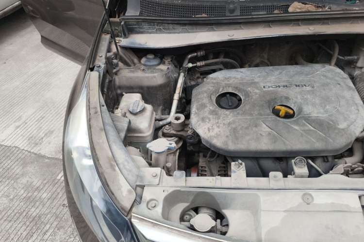 Used Kia Sportage R 2014 2.0L Manual Two-Wheel-Drive GLS Engine Bay Right