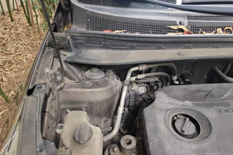 Used Kia Sportage R 2014 2.0L Automatic Two-Wheel Drive GLS Trim Engine Bay Right