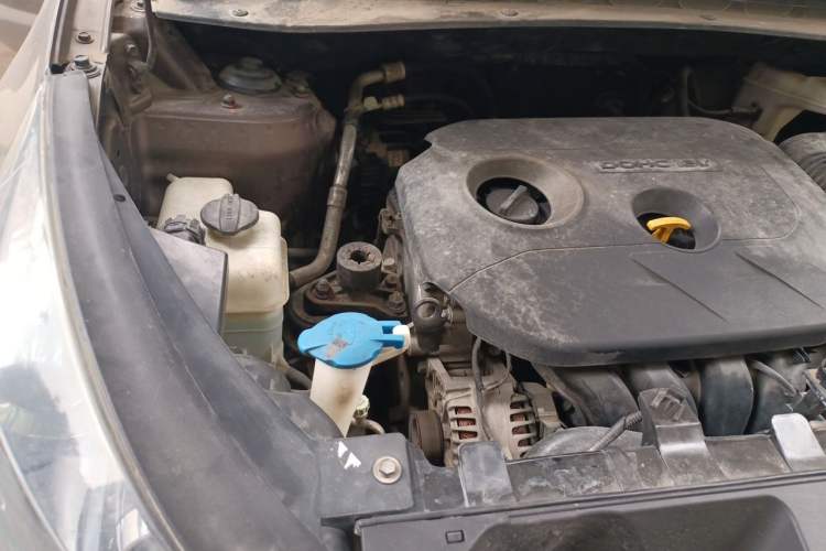 Used Kia Sportage R 2014 2.0L Automatic Two-Wheel Drive GLS Trim Engine Bay Right