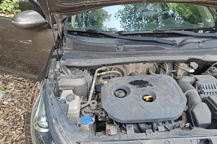 Used Kia Sportage R 2014 2.0L Automatic Two-Wheel Drive DLX Engine Bay Right