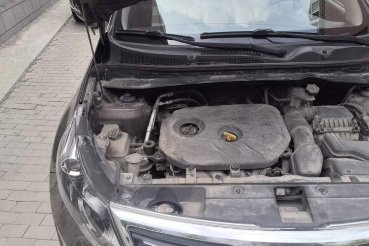 Used Kia Sportage R 2014 2.0L Automatic Two-Wheel Drive GLS Trim Engine Bay Right