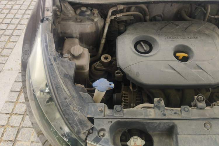 Used Kia Sportage R 2014 2.0L Manual Two-Wheel-Drive GLS Engine Bay Right