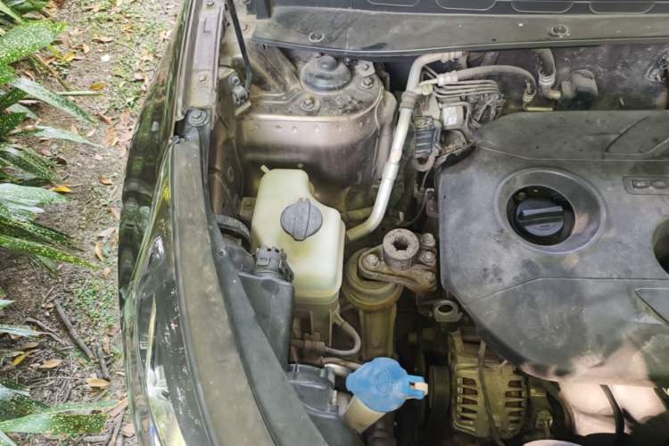 Used Kia Sportage R 2014 2.0L Automatic Two-Wheel Drive Premium Trim Engine Bay Right