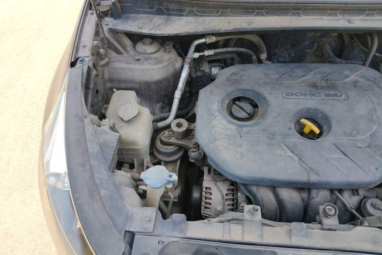 Used Kia Sportage R 2014 2.0L Automatic Two-Wheel Drive GLS Trim Engine Bay Right