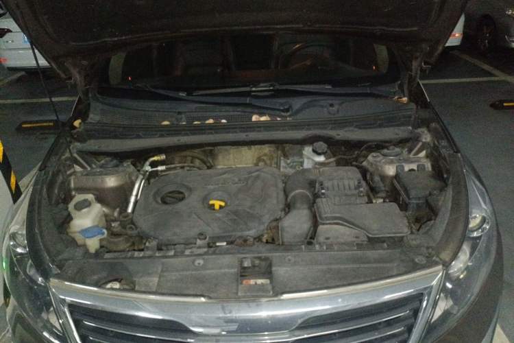 Used Kia Sportage R 2014 2.0L Manual Two-Wheel-Drive GLS Engine Bay