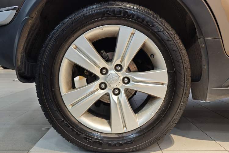 Used Kia Sportage R 2014 2.0L Manual Two-Wheel-Drive GLS Exterior 1