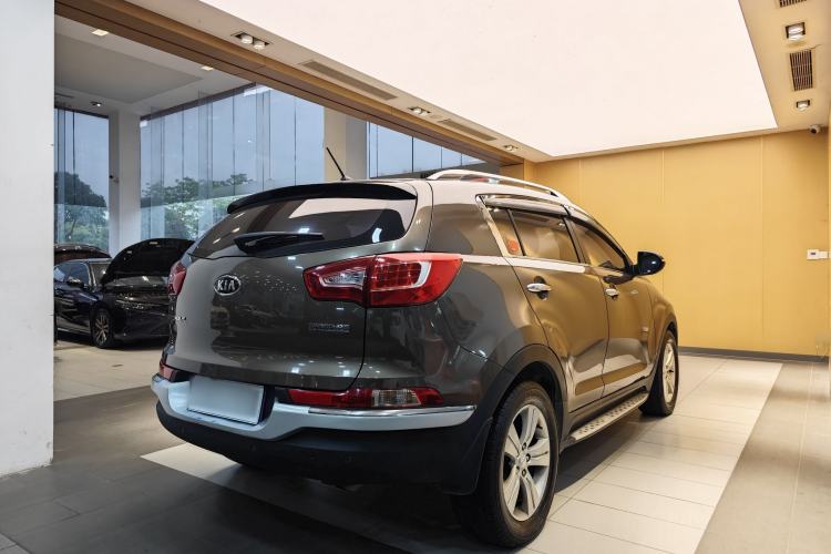 Used Kia Sportage R 2014 2.0L Manual Two-Wheel-Drive GLS Exterior 2