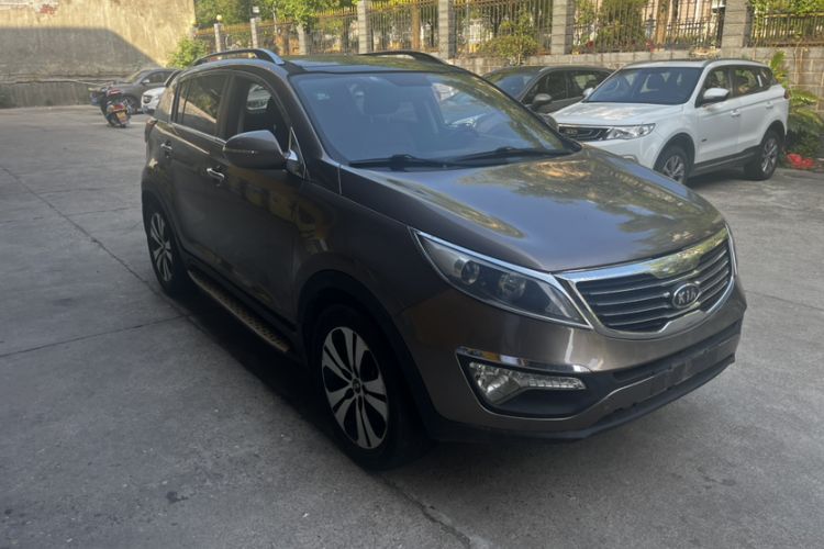 Used Kia Sportage R 2014 2.0L Automatic Two-Wheel Drive DLX Exterior 2