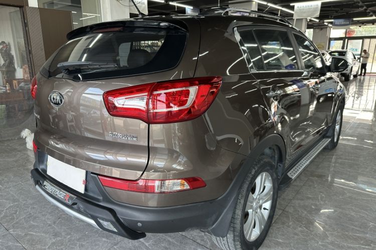 Used Kia Sportage R 2014 2.0L Manual Two-Wheel-Drive GLS Exterior 3