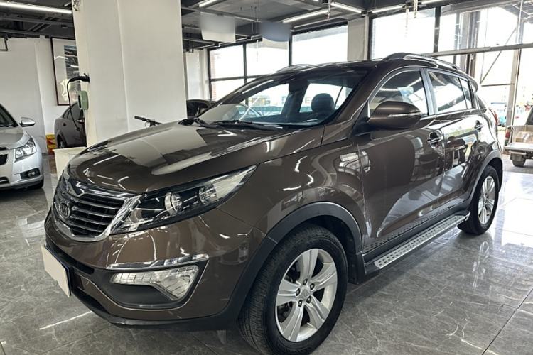Used Kia Sportage R 2014 2.0L Manual Two-Wheel-Drive GLS Exterior 4