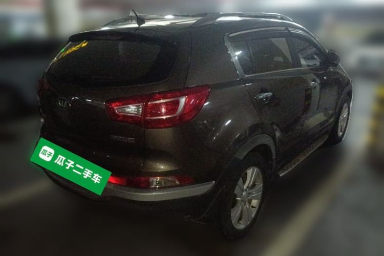 Used Kia Sportage R 2014 2.0L Manual Two-Wheel-Drive GLS Exterior 5