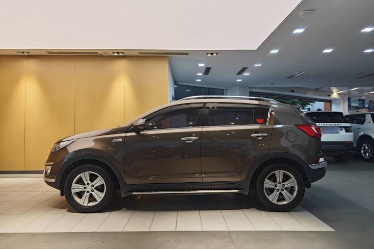 Used Kia Sportage R 2014 2.0L Manual Two-Wheel-Drive GLS Exterior 6