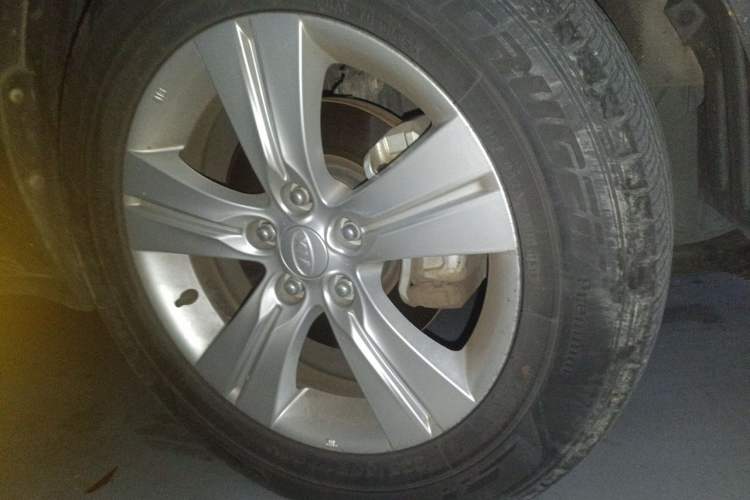 Used Kia Sportage R 2014 2.0L Manual Two-Wheel-Drive GLS Exterior 7
