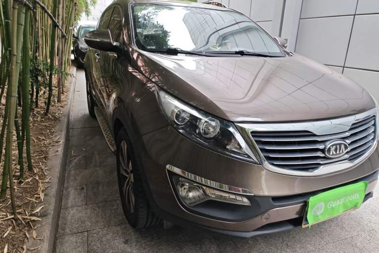 Used Kia Sportage R 2014 2.0L Automatic Two-Wheel Drive GLS Trim Front Right 45 Deg