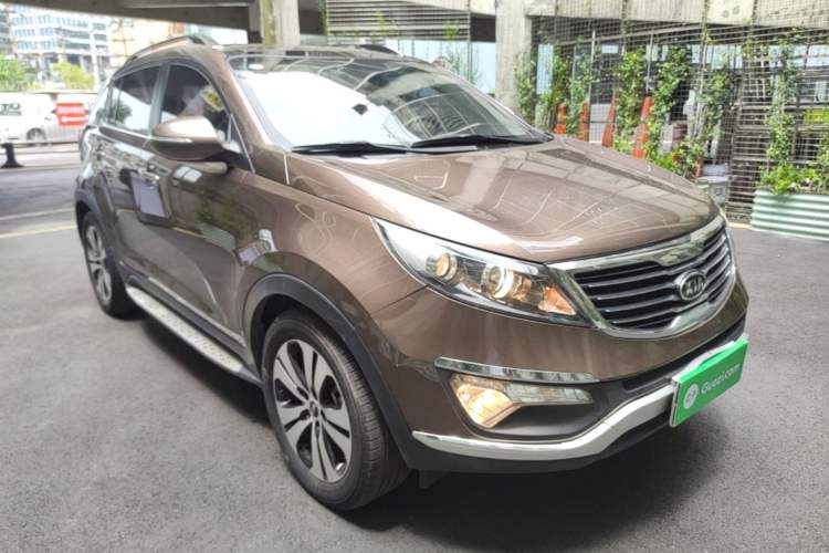 Used Kia Sportage R 2014 2.0L Automatic Two-Wheel Drive DLX Front Right 45 Deg