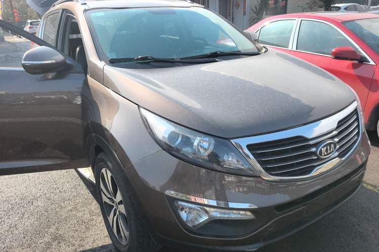 Used Kia Sportage R 2014 2.0L Automatic Two-Wheel Drive GLS Trim Front Right 45 Deg