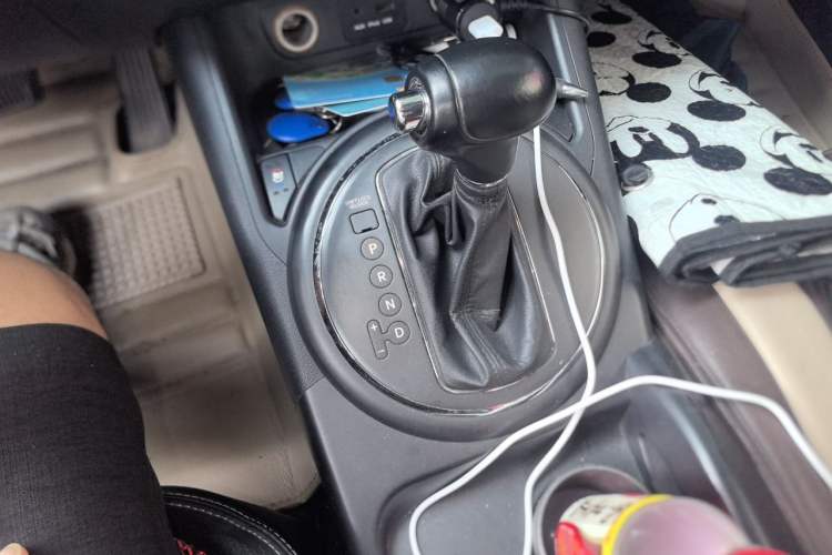 Used Kia Sportage R 2014 2.0L Automatic Two-Wheel Drive Premium Special Gear Lever