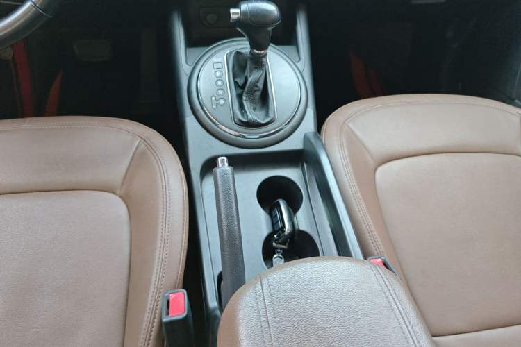 Used Kia Sportage R 2014 2.0L Automatic Two-Wheel Drive GLS Trim Gear Lever