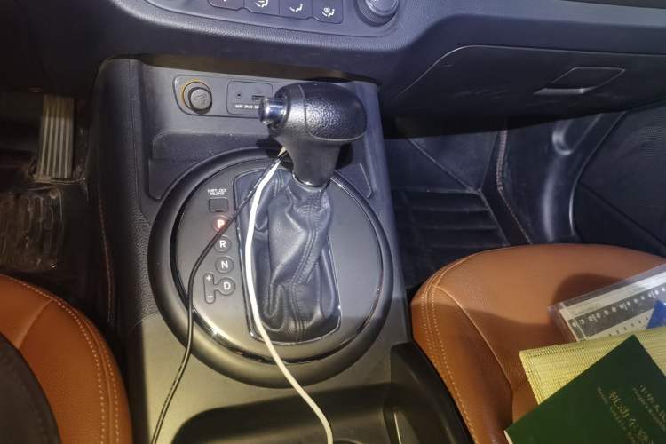 Used Kia Sportage R 2014 2.0L Automatic Two-Wheel Drive GL Gear Lever