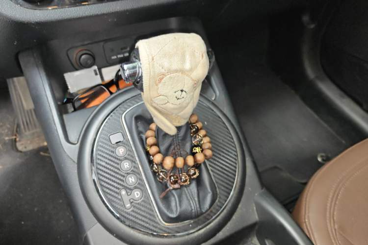 Used Kia Sportage R 2014 2.0L Automatic Two-Wheel Drive GLS Trim Gear Lever
