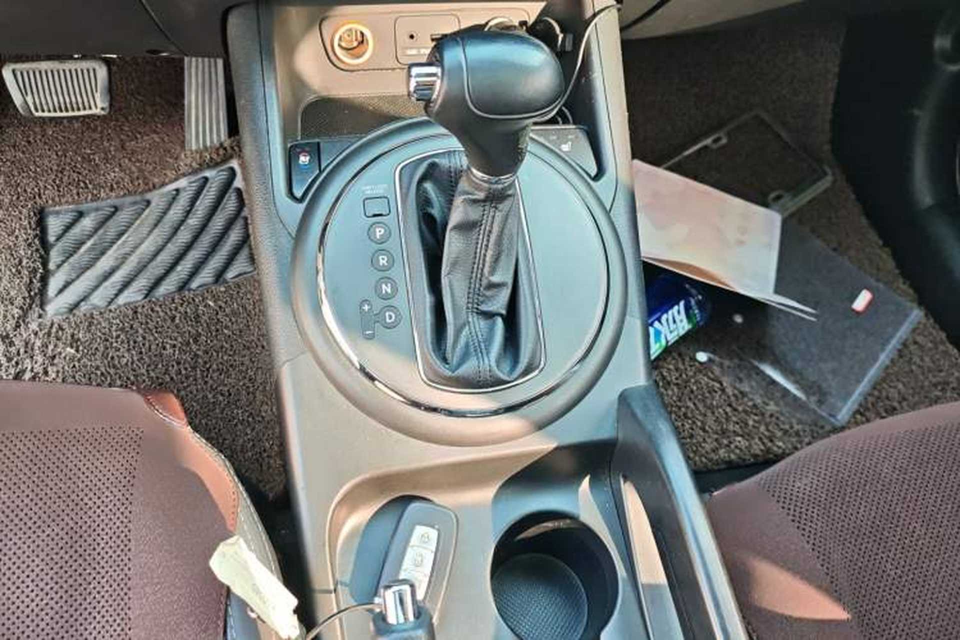 Used Kia Sportage R 2014 2.0L Automatic 4x4 GLS Gear Lever