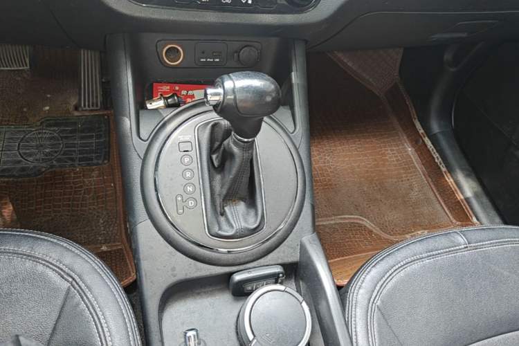 Used Kia Sportage R 2014 2.0L Automatic Two-Wheel Drive DLX Gear Lever