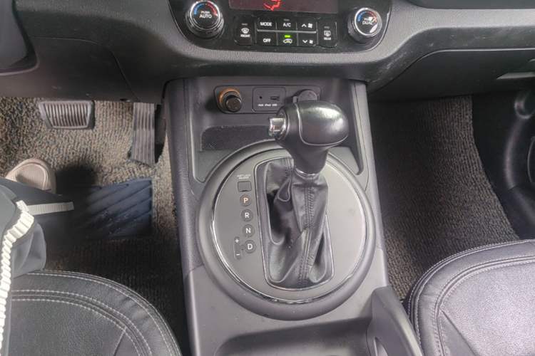 Used Kia Sportage R 2014 2.0L Automatic Two-Wheel Drive DLX Gear Lever