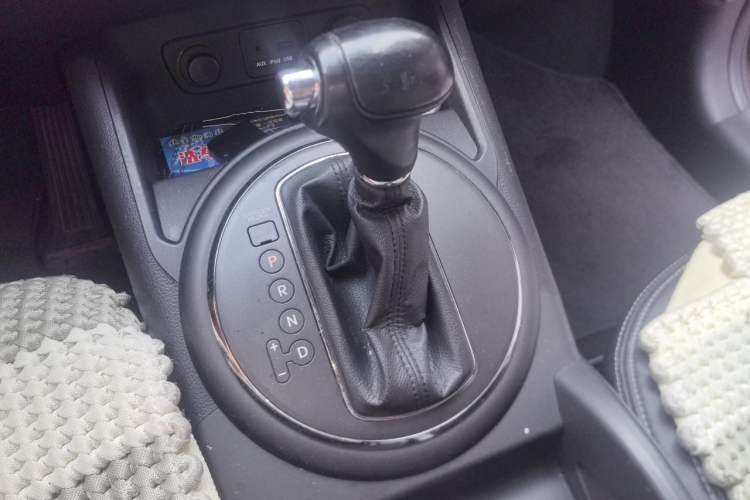 Used Kia Sportage R 2014 2.0L Automatic Two-Wheel Drive GLS Trim Gear Lever