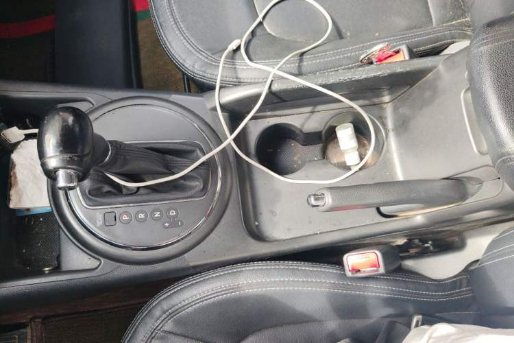 Used Kia Sportage R 2014 2.0L Automatic Two-Wheel Drive DLX Gear Lever