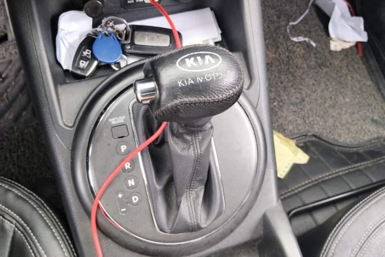 Used Kia Sportage R 2014 2.0L Automatic Two-Wheel Drive GLS Trim Gear Lever