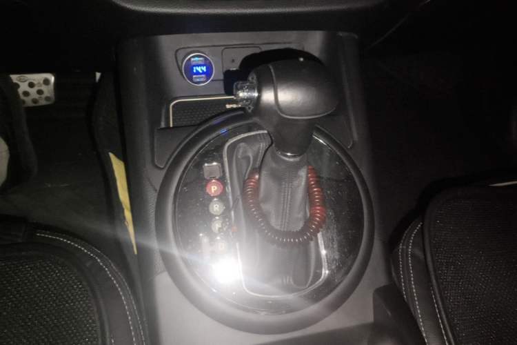 Used Kia Sportage R 2014 2.0L Automatic Two-Wheel Drive DLX Gear Lever