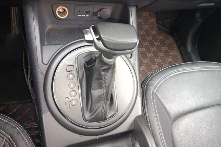 Used Kia Sportage R 2014 2.0L Automatic Two-Wheel Drive GLS Trim Gear Lever