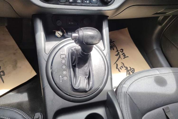 Used Kia Sportage R 2014 2.0L Automatic Two-Wheel Drive DLX Gear Lever