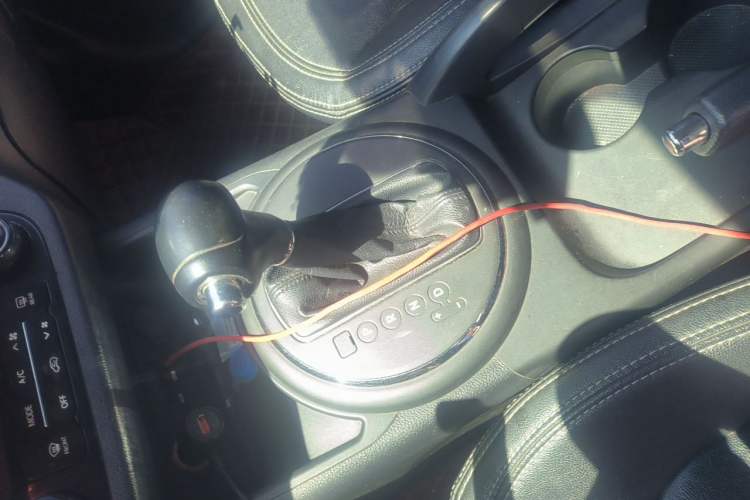 Used Kia Sportage R 2014 2.0L Automatic Two-Wheel Drive DLX Gear Lever