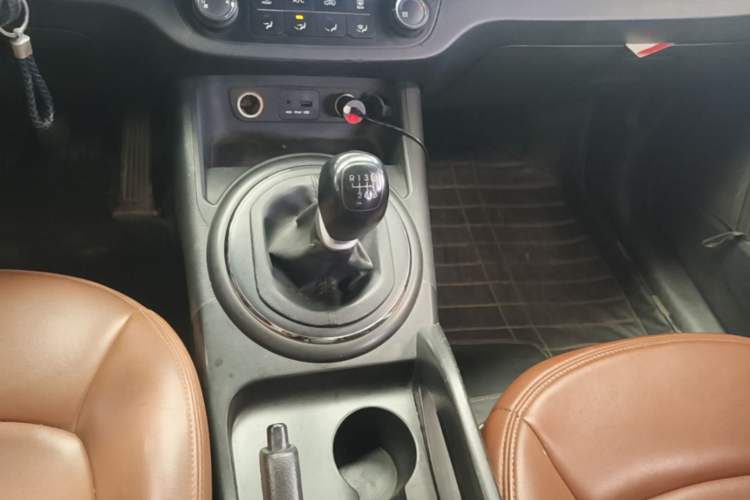 Used Kia Sportage R 2014 2.0L Manual Two-Wheel Drive GL Trim Gear Lever
