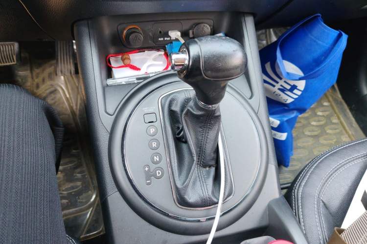 Used Kia Sportage R 2014 2.0L Automatic Two-Wheel Drive GLS Trim Gear Lever