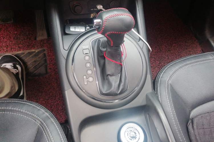 Used Kia Sportage R 2014 2.0L Automatic 4x4 GLS Gear Lever