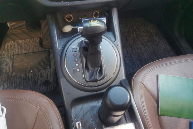 Used Kia Sportage R 2014 2.0L Automatic Two-Wheel Drive GLS Trim Gear Lever