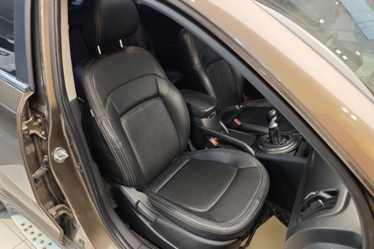 Used Kia Sportage R 2014 2.0L Manual Two-Wheel-Drive GLS Interior 1