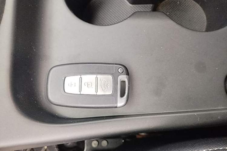 Used Kia Sportage R 2014 2.0L Automatic Two-Wheel Drive GLS Trim Interior 1