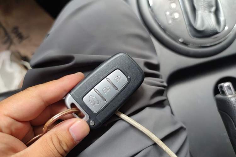 Used Kia Sportage R 2014 2.0L Automatic Two-Wheel Drive DLX Interior 1